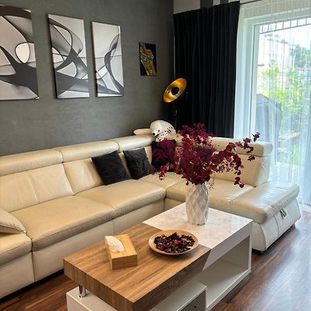 Krejcarek Garden Apartment Прага Екстериор снимка